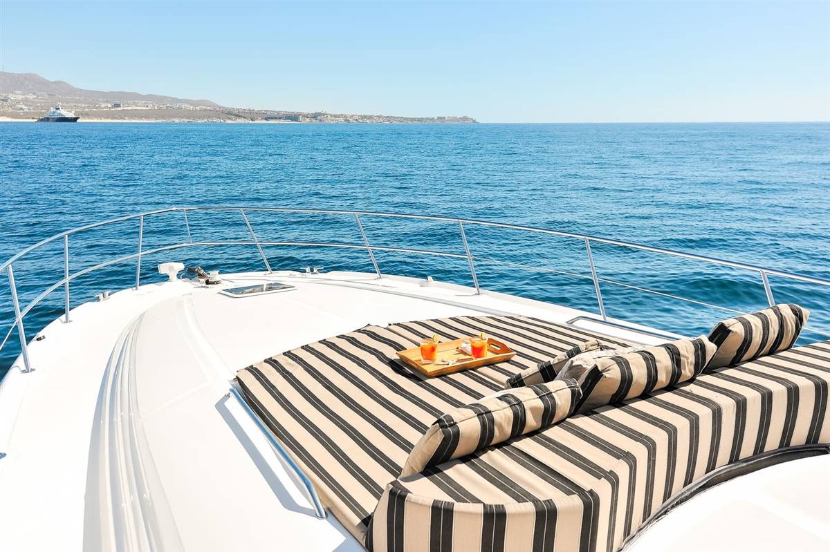 60 ft Sea Ray cruising off Cabo San Lucas
