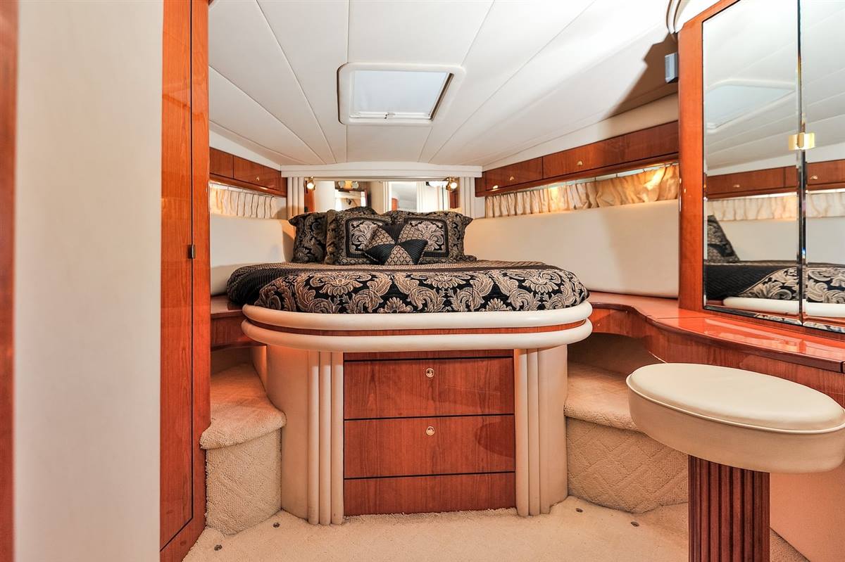 Cockpit of the 60 ft Sea Ray fishing charter in Cabo San Lucas