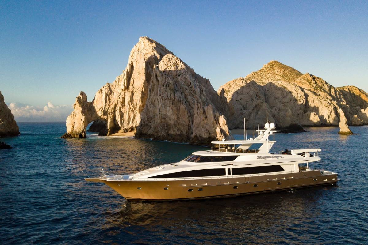 100 ft Maiora luxury yacht charter in Cabo San Lucas